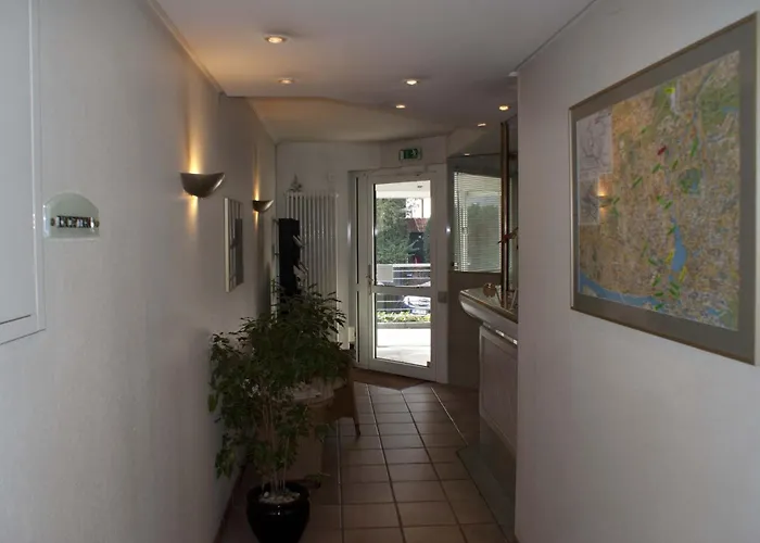 Hotel Entree Gross Borstel Garni 4*