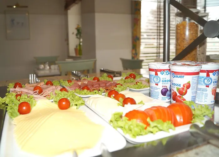 Hotel Entree Gross Borstel Garni 4*