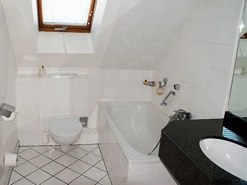 Hotel Entree Gross Borstel Garni 4*