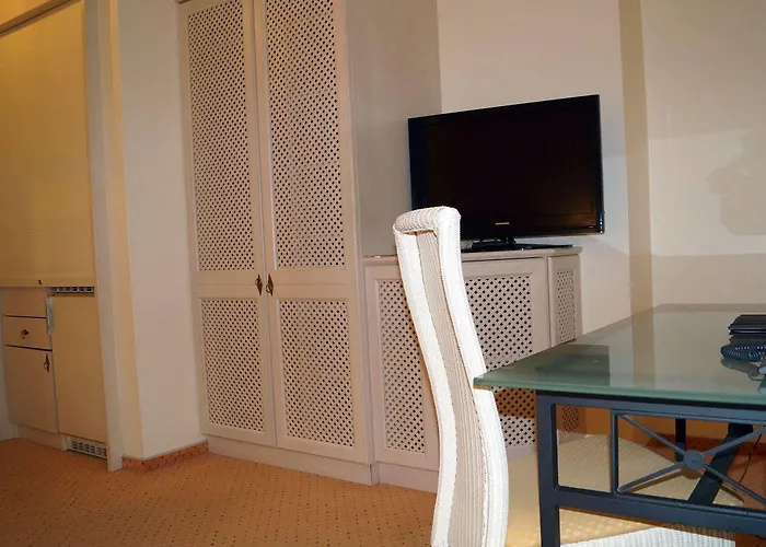 Entree Gross Borstel Garni Hotel 4*